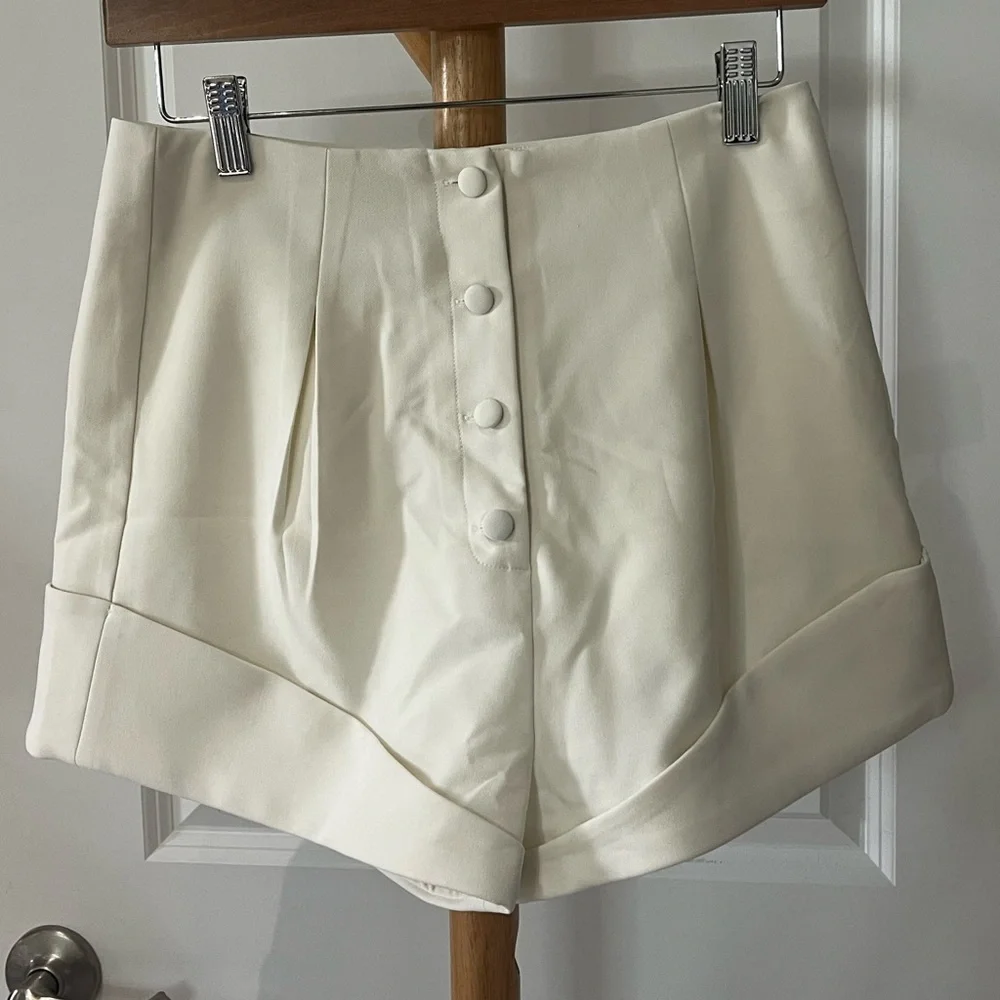 Camila Coelho- Paulina Short - Picture 2 of 4